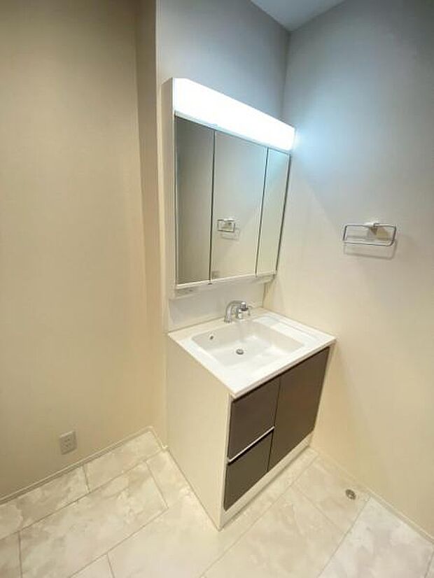 暮らしを快適に変える、シャワー付き洗面化粧台♪