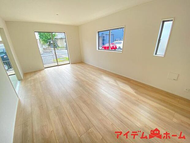 家族団らんの時間も増えそうな、ゆったりと寛げるLDKが魅力です♪ 