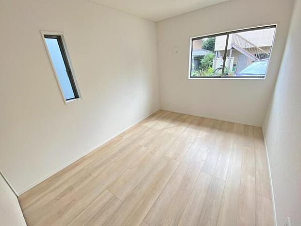 心地良い日差しが差し込む明るい居室