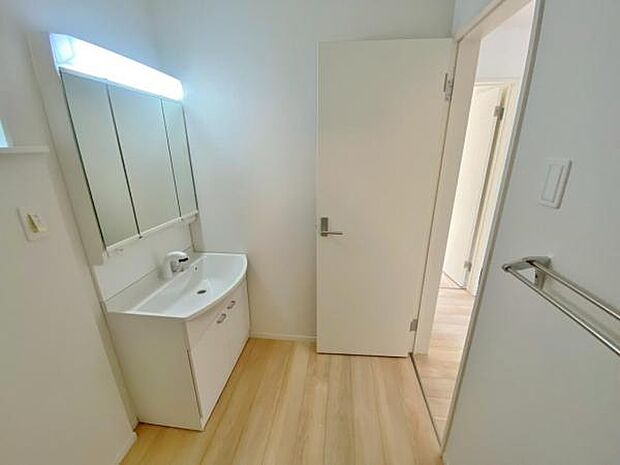 暮らしを快適に変える、シャワー付き洗面化粧台♪　