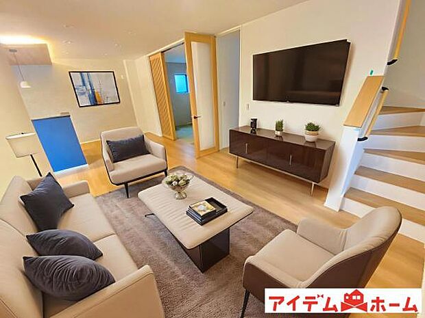 ※家具設置イメージです　 南側から明るい日差しをたっぷり取り込めるリビングです♪