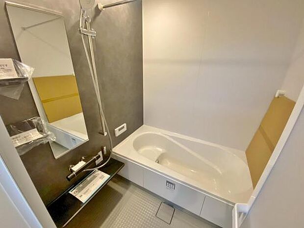 足を伸ばしてゆったりとリラックスできる広々バスタブ♪親子のコミュニケーションもとれます