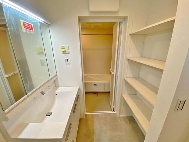 暮らしを快適に変える、シャワー付き洗面化粧台♪