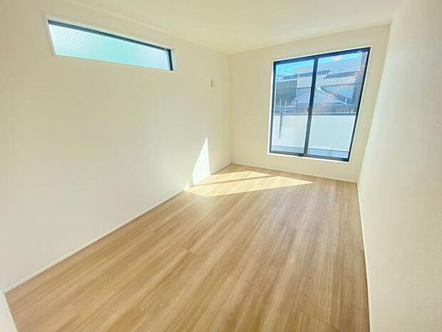 心地良い日差しが差し込む明るい居室