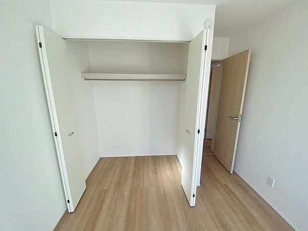 各居室にはたっぷりと収納できるクローゼットを設置していますお部屋をスッキリと広々使えます♪