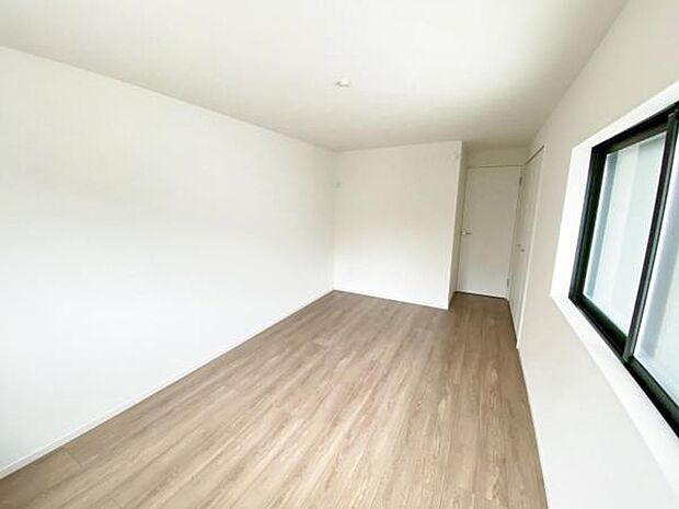 洋室 明るい洋室ではのんびりとお過ごしできます☆