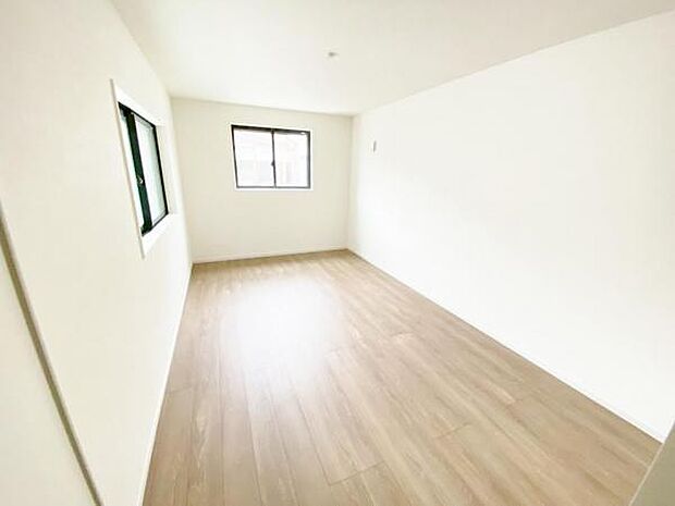 洋室 明るい洋室ではのんびりとお過ごしできます☆