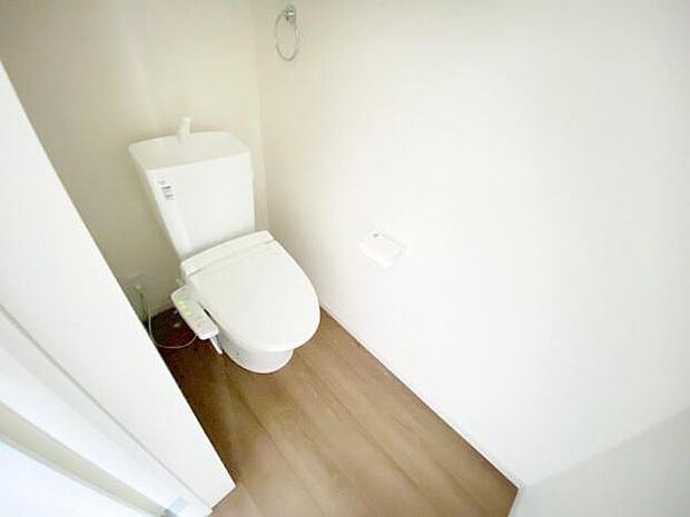 トイレ トイレには快適な温水洗浄便座付き