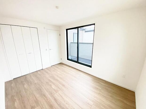 洋室 明るい洋室ではのんびりとお過ごしできます☆