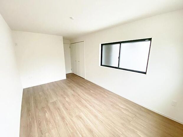 洋室 明るい洋室ではのんびりとお過ごしできます☆