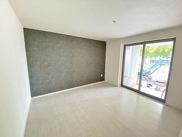 心地良い日差しが差し込む明るい居室