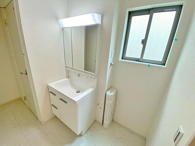 暮らしを快適に変える、シャワー付き洗面化粧台♪