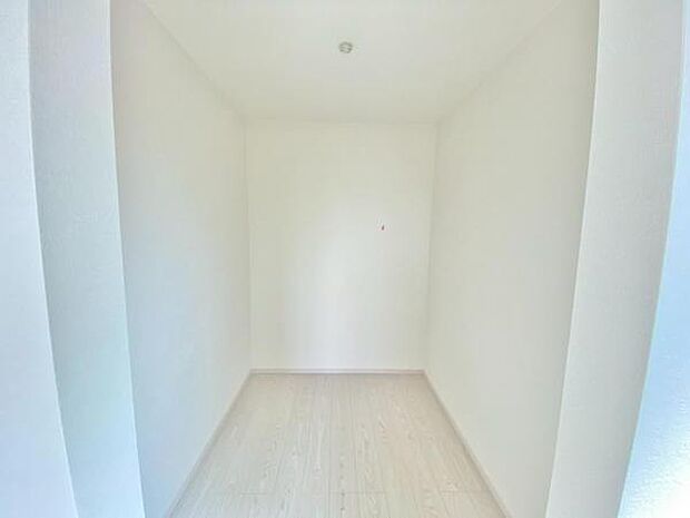 季節物もまるごと収納できる、衣替えいらずの嬉しい大型収納