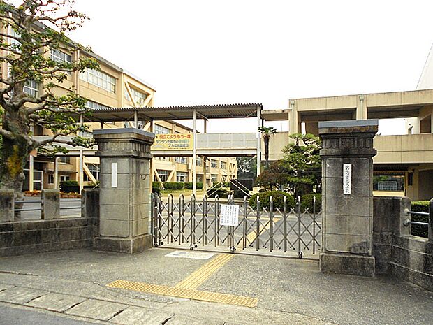 犬山市立犬山南小学校（645m）