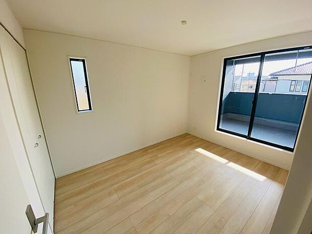 洋室 明るい洋室ではのんびりとお過ごしできます☆ 