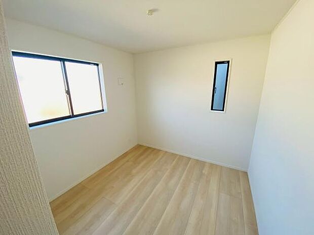 洋室 明るい洋室ではのんびりとお過ごしできます☆ 