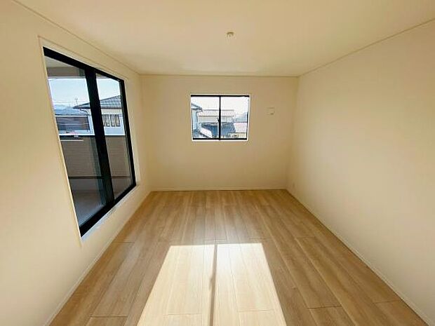 洋室 明るい洋室ではのんびりとお過ごしできます☆ 