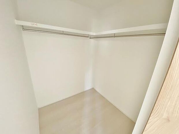 WIC スーツケースなど大きなものからバッグや帽子など小物類も保管できます。 