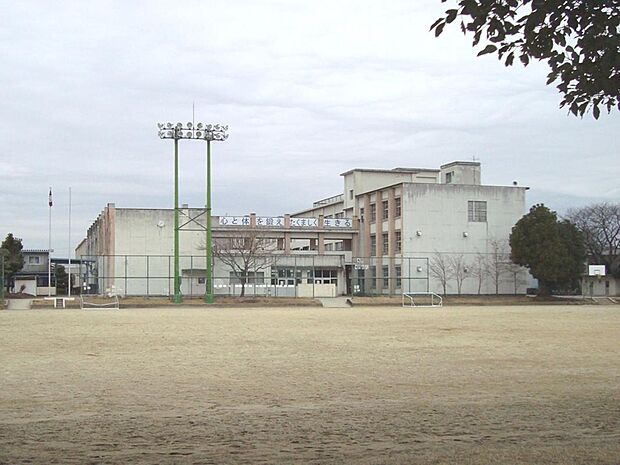 江南市立北部中学校(870m)