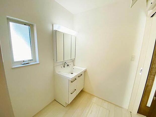 洗面 洗面からお化粧まで!忙しい朝の準備にぴったりな洗髪洗面化粧台付き