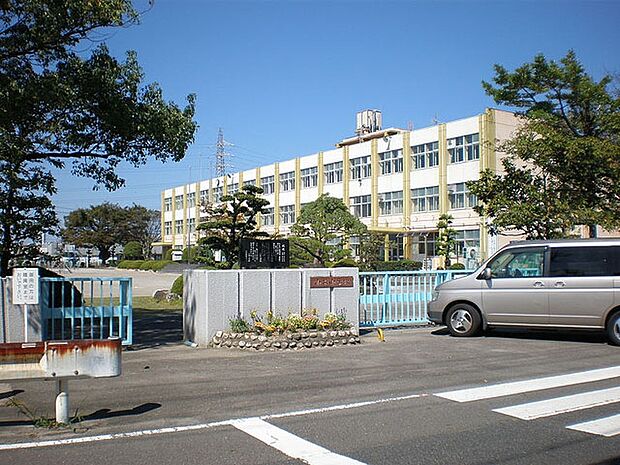 小牧市立小木小学校(800m)