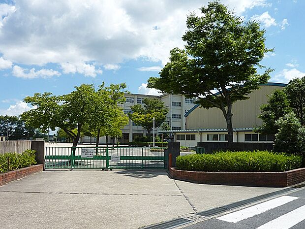 春日井市立東高森台小学校(311m)