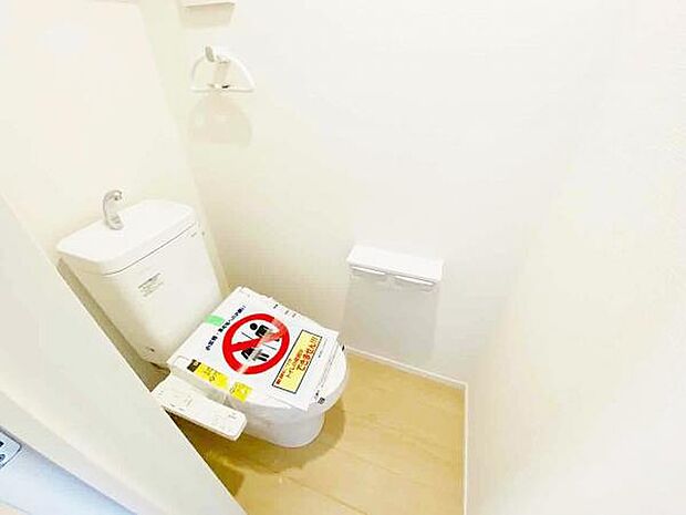トイレ トイレには快適な温水洗浄便座付き
