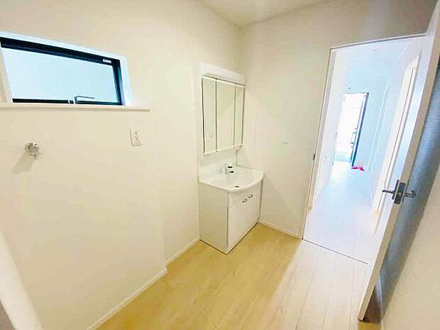 洗面 洗面からお化粧まで!忙しい朝の準備にぴったりな洗髪洗面化粧台付き