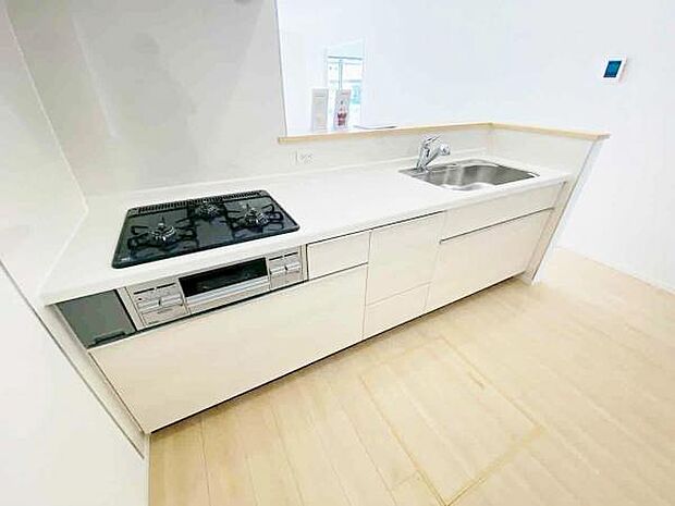 キッチン ダイニングに面した対面式キッチンでは、できたてのお料理がすぐテーブルに出せます