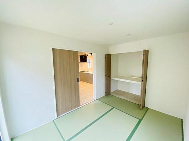 和室 小さなお子さまのいる方におすすめ！リビング横に和室のあるタイプの間取りです。