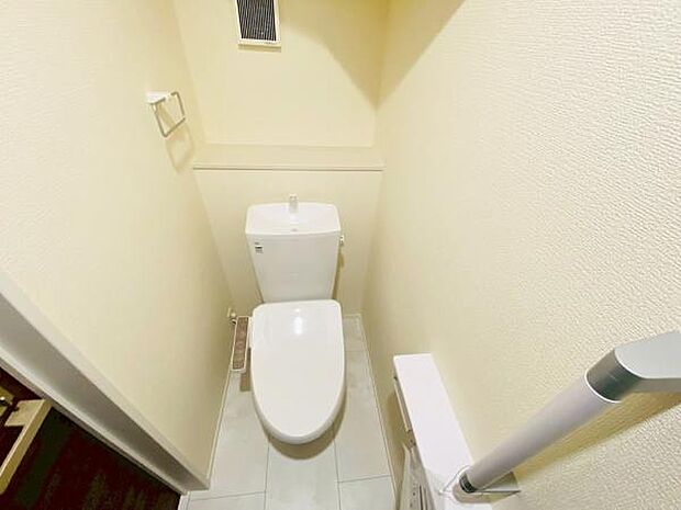 トイレ トイレには快適な温水洗浄便座付き