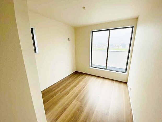 室 明るい洋室ではのんびりとお過ごしできます☆