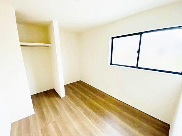 洋室 明るい洋室ではのんびりとお過ごしできます☆