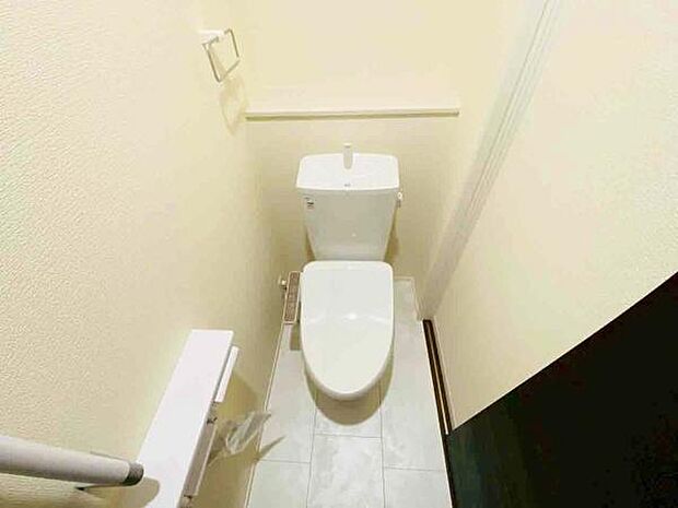 トイレ トイレには快適な温水洗浄便座付き