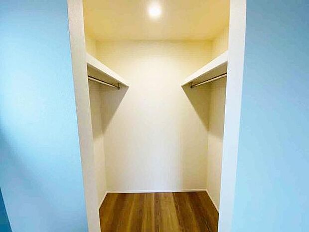 WIC スーツケースなど大きなものからバッグや帽子など小物類も保管できます。