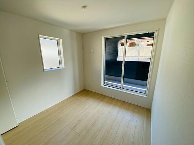 洋室 明るい洋室ではのんびりとお過ごしできます☆