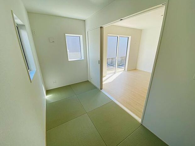 和室 小さなお子さまのいる方におすすめ!リビング横に和室のあるタイプの間取りです。