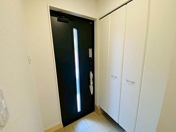玄関収納 玄関横にシューズボックスがついているので、片付いた玄関がキープできます