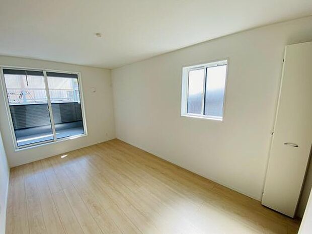 洋室 明るい洋室ではのんびりとお過ごしできます☆