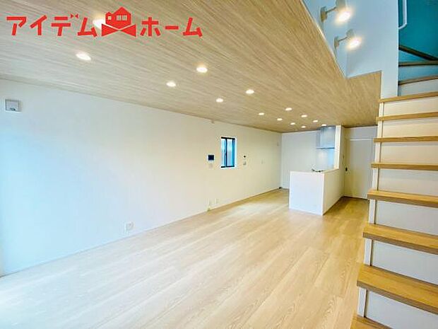 リビング 南向きのため明るい陽射しが射し込みます♪ リビング 南向きのため明るい陽射しが射し込みます♪ 