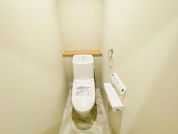 トイレ トイレには快適な温水洗浄便座付き 