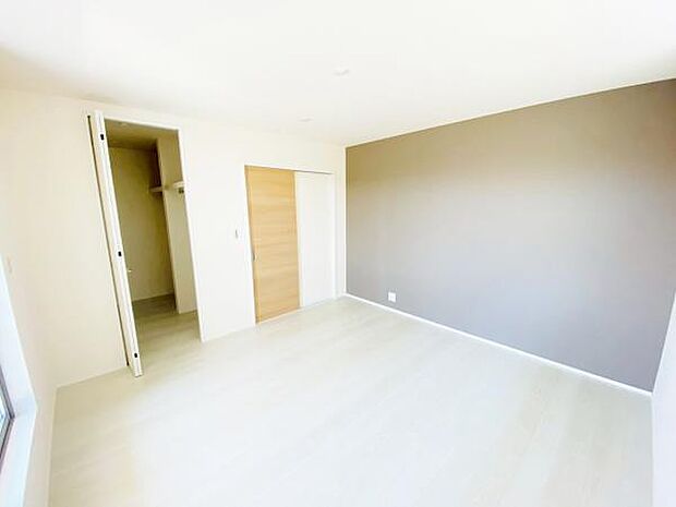 洋室 明るい洋室ではのんびりとお過ごしできます☆