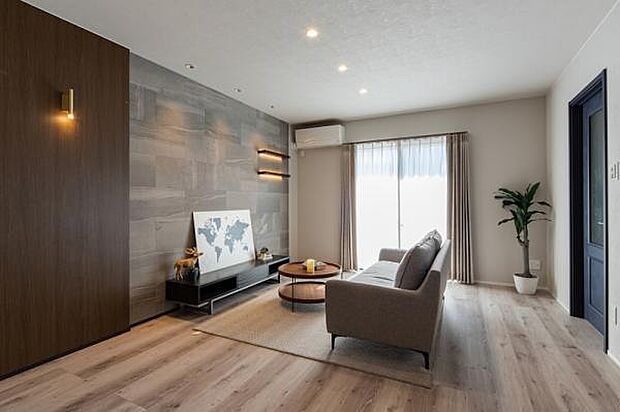 リビング 南向きのため明るい陽射しが射し込みます♪