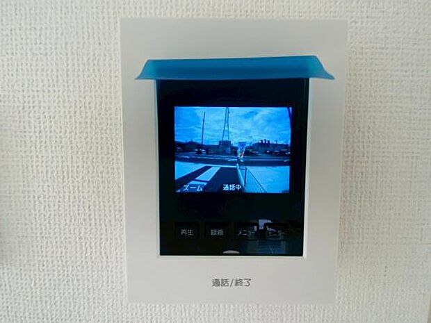 奥様やお子様の在宅時も安心。鮮明な画面で来訪者を確認できます