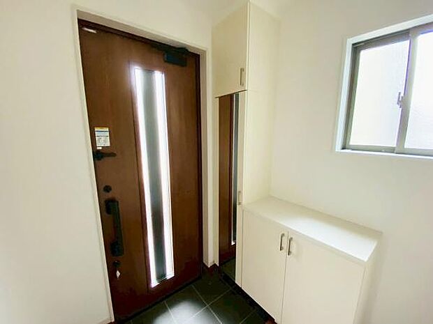 玄関収納 玄関横にシューズボックスがついているので、片付いた玄関がキープできます