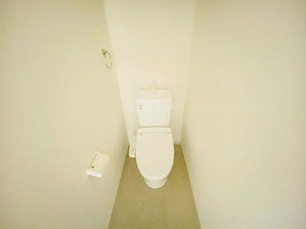 トイレ トイレには快適な温水洗浄便座付き