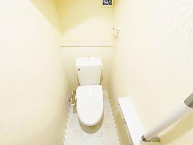 トイレ トイレには快適な温水洗浄便座付き