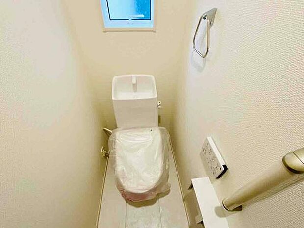 トイレ トイレには快適な温水洗浄便座付き