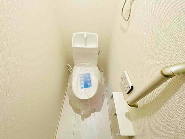 トイレ トイレには快適な温水洗浄便座付き