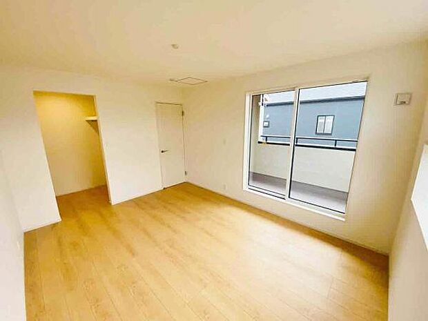 洋室 明るい洋室ではのんびりとお過ごしできます☆